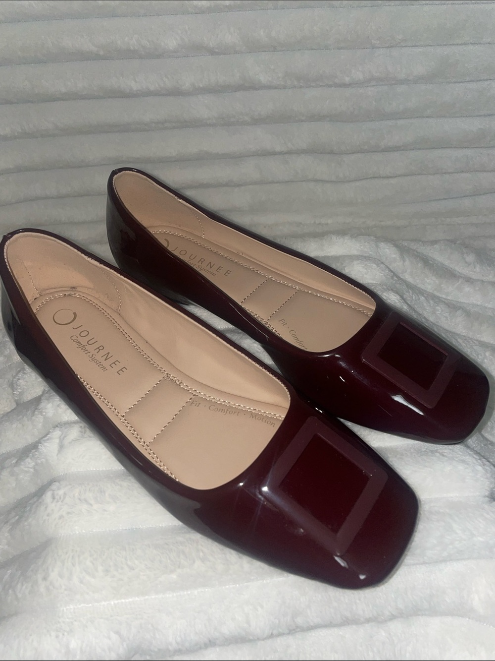 Journee Collection Women’s Burgundy Patent Square-Toe Flats size 8